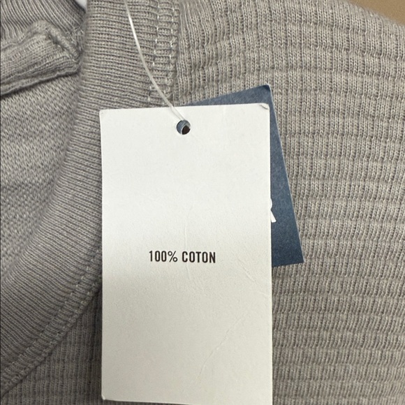 Men’s Hollister Light Gray Long Sleeve Tee - Picture 4 of 6